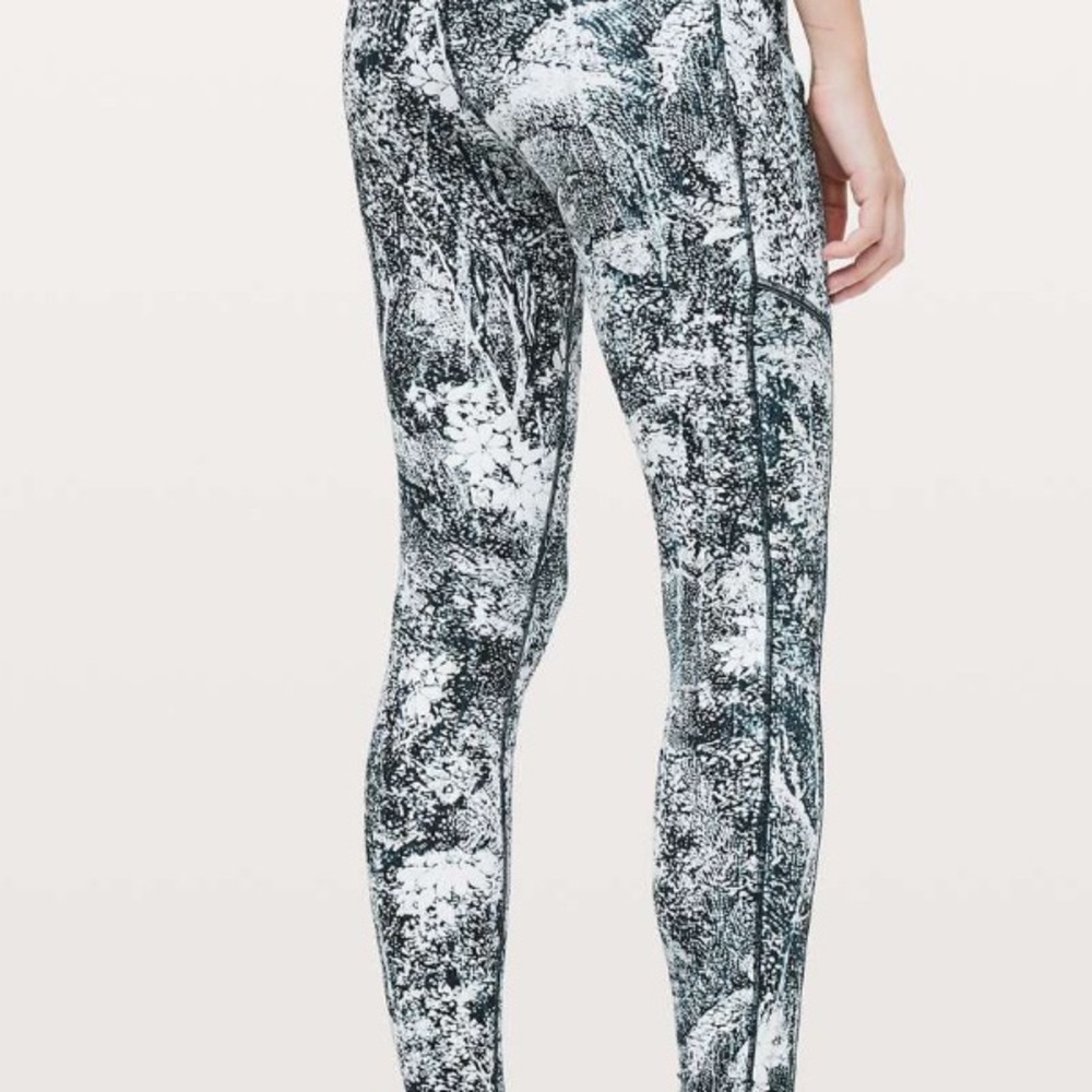 Lululemon speed up tight full on luxtreme multicolor size 4 multi print